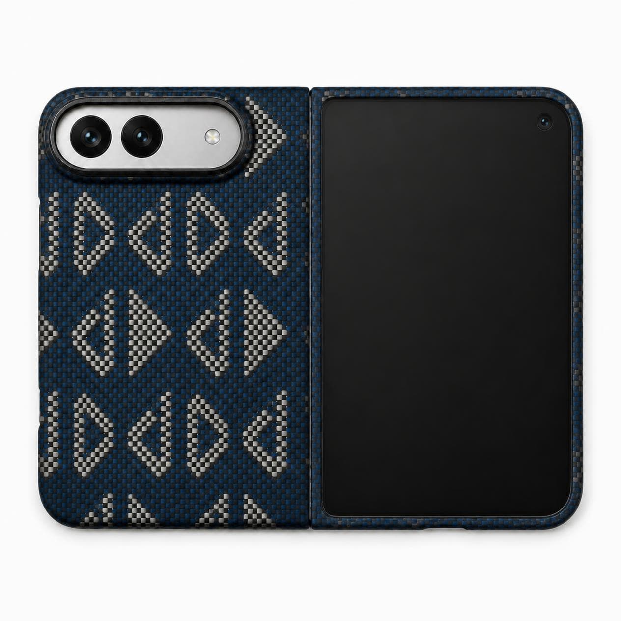 كفر لهاتف iPhone Duo — نقشة هندسية فضية — الكفر على الجهاز