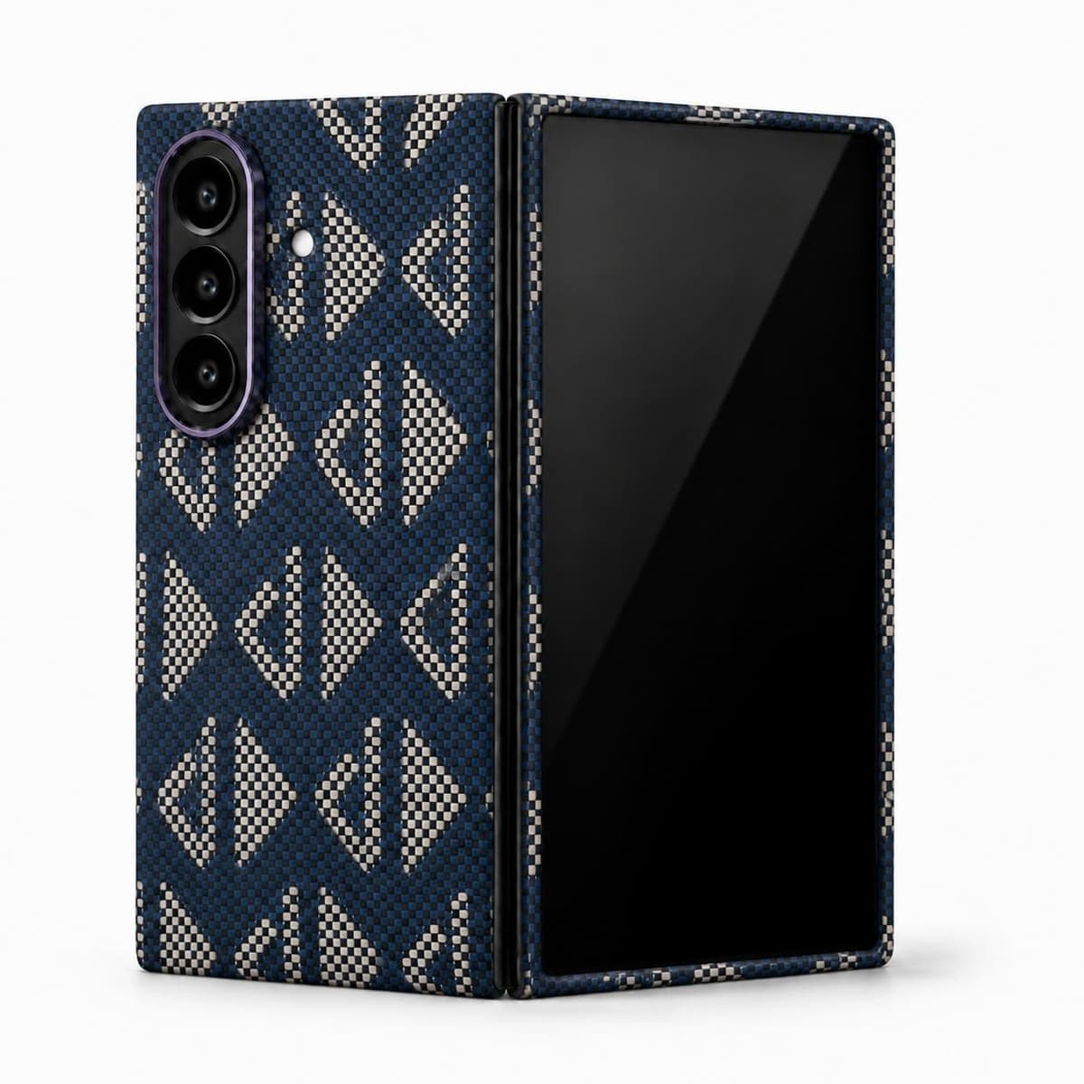 كفر كاربون فايبر لهاتف Galaxy Z Fold7 — نقشة هندسية كحلي وفضي — الكفر على الجهاز