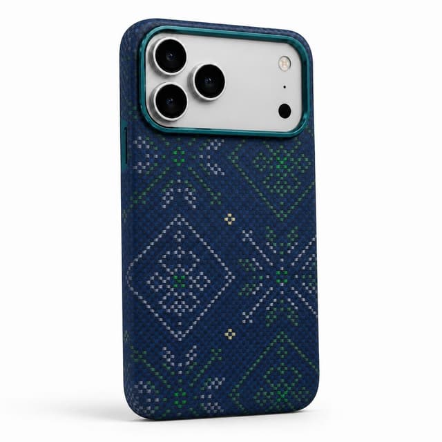 كفر كاربون فايبر لهاتف iPhone 18 Pro Max — نقشة هندسية زرقاء وخضراء بحامل عند إطار الكاميرا