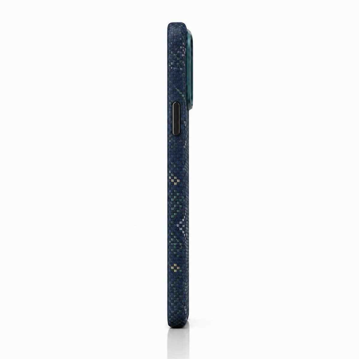 كفر كاربون فايبر لهاتف iPhone 18 Pro — نقشة هندسية زرقاء وخضراء