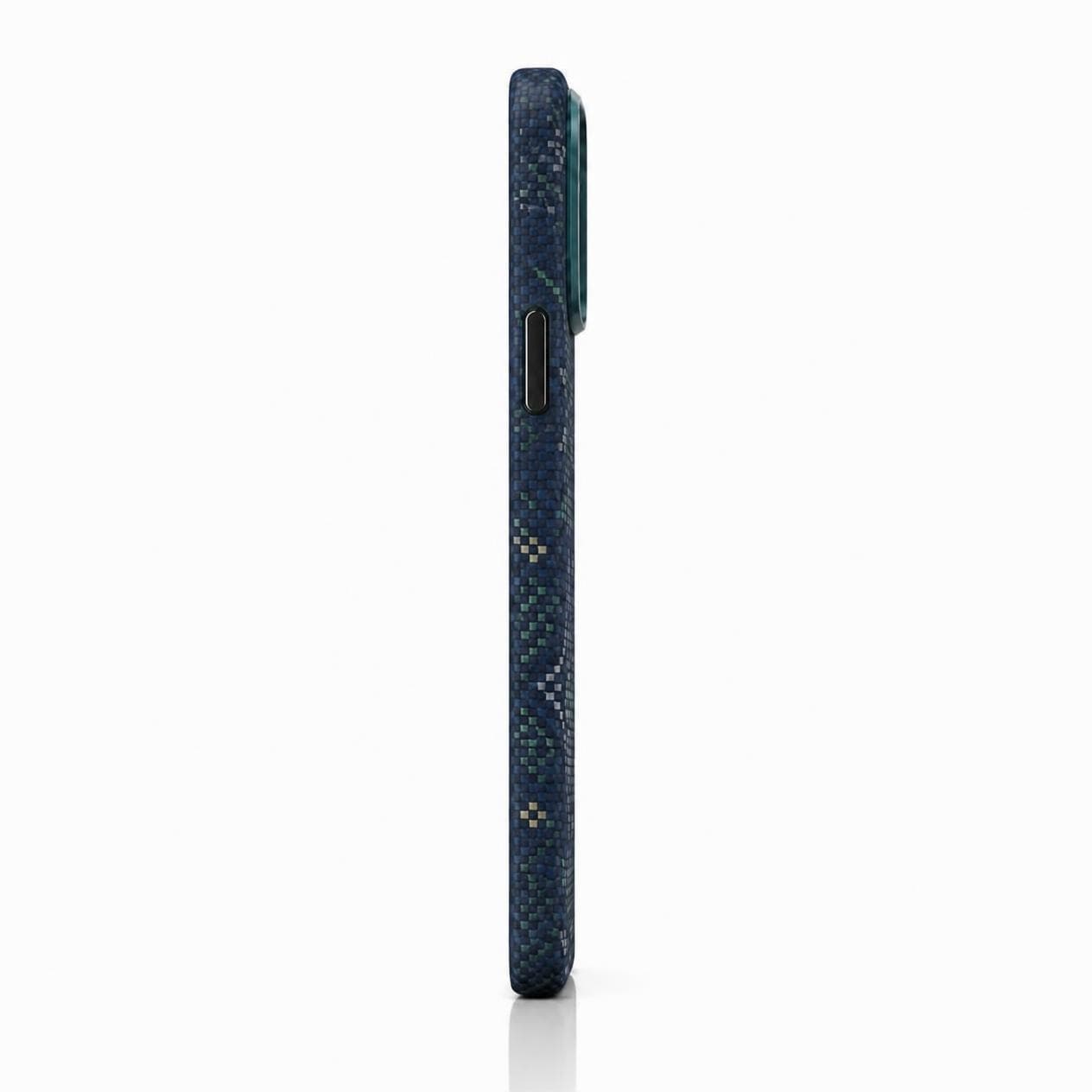 كفر كاربون فايبر لهاتف iPhone 18 Pro — نقشة هندسية زرقاء وخضراء