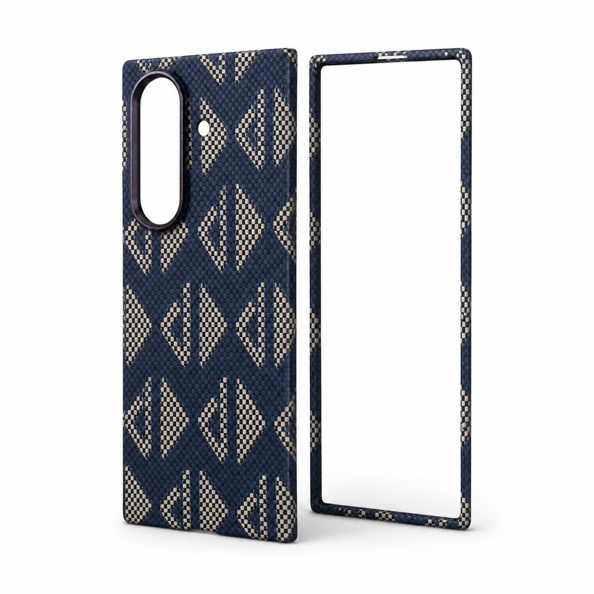 كفر كاربون فايبر لهاتف Galaxy Z Fold7 — نقشة هندسية كحلي وفضي — زاوية جانبية توضح النحافة