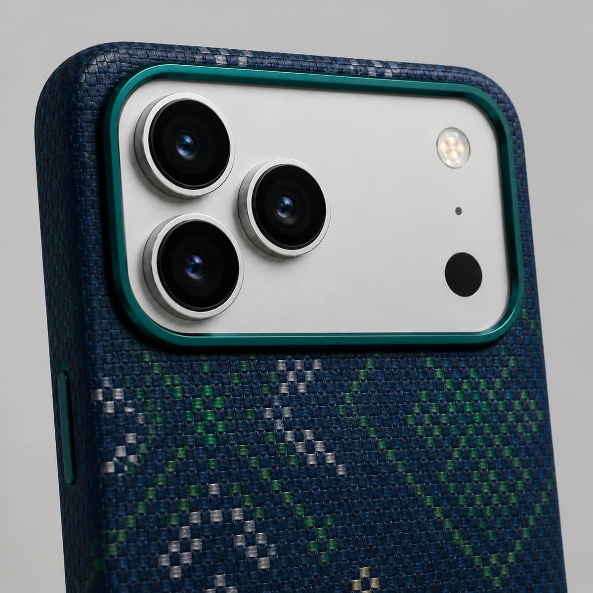 كفر كاربون فايبر لهاتف iPhone 18 Pro Max — نقشة هندسية زرقاء وخضراء