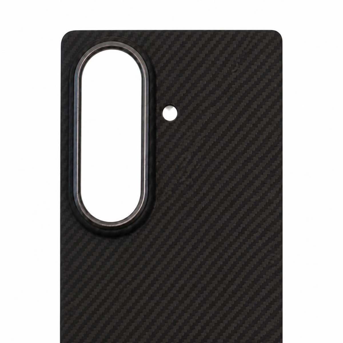 كفر Galaxy Z Fold8 Ultra الكاربون بنسيج أسود دقيق — تفاصيل فتحة الكاميرا