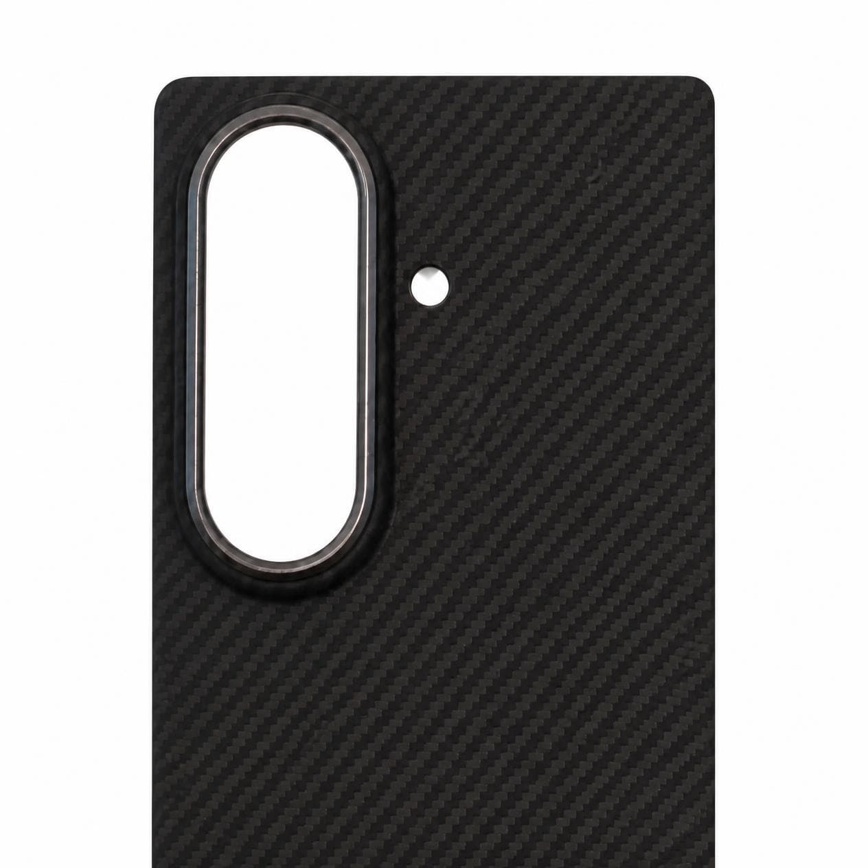 كفر Galaxy Z Fold8 Ultra الكاربون بنسيج أسود دقيق — تفاصيل فتحة الكاميرا