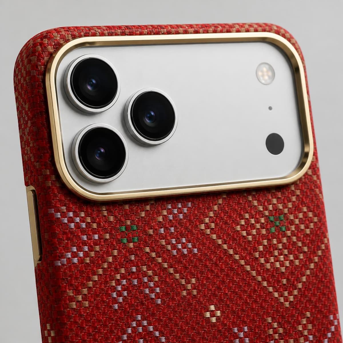 كفر كاربون فايبر لهاتف iPhone 18 Pro — نقشة هندسية حمراء بحامل عند إطار الكاميرا