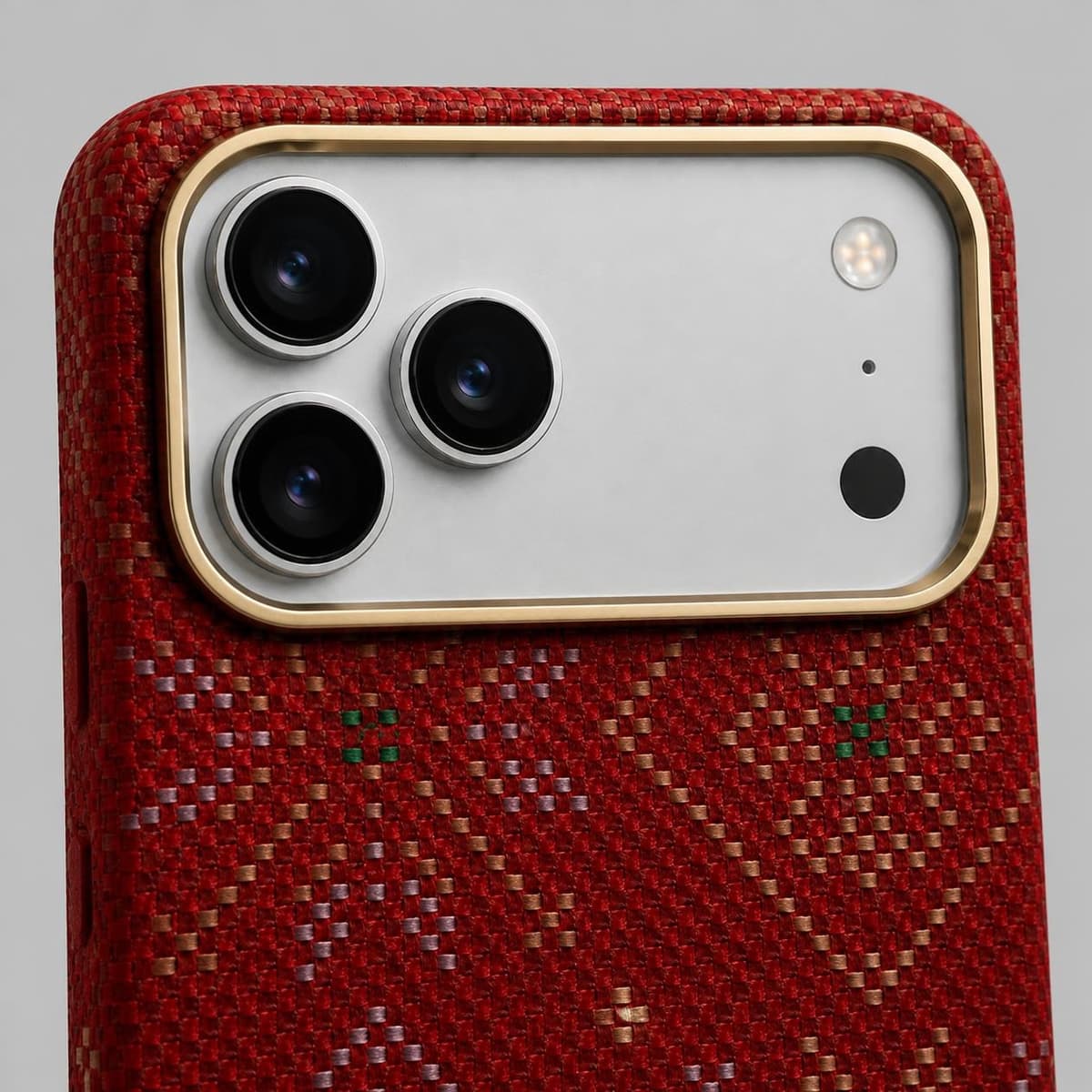 كفر كاربون فايبر لهاتف iPhone 18 Pro — نقشة هندسية حمراء
