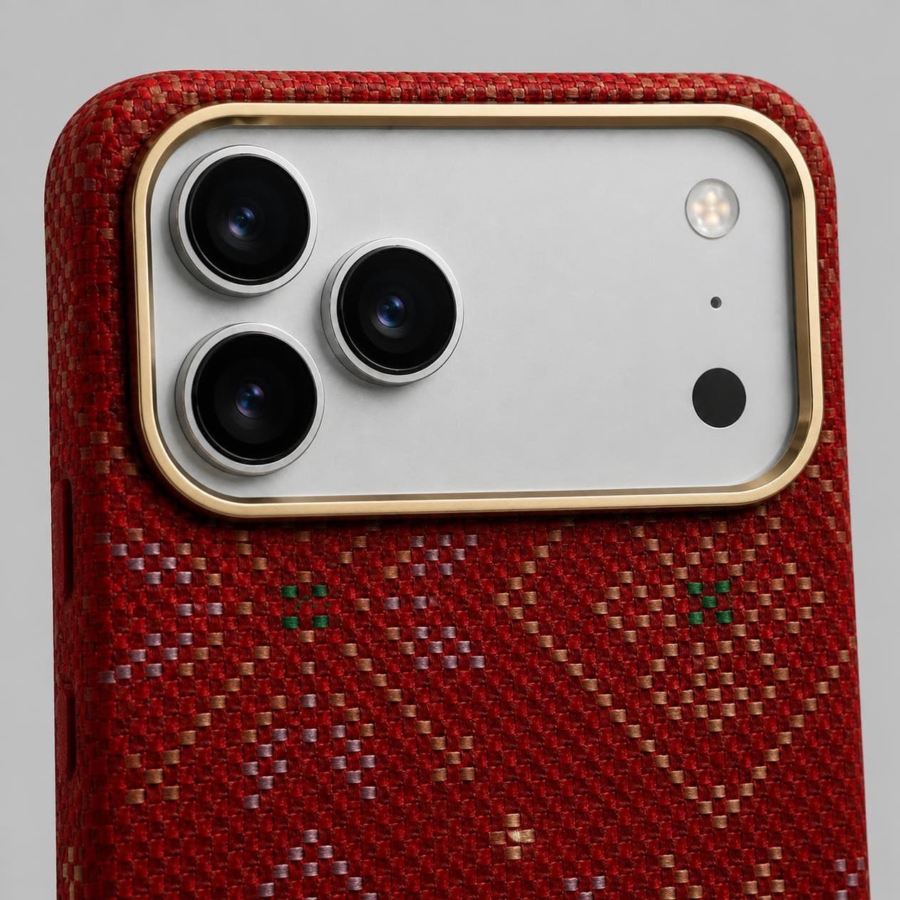 كفر كاربون فايبر لهاتف iPhone 18 Pro — نقشة هندسية حمراء