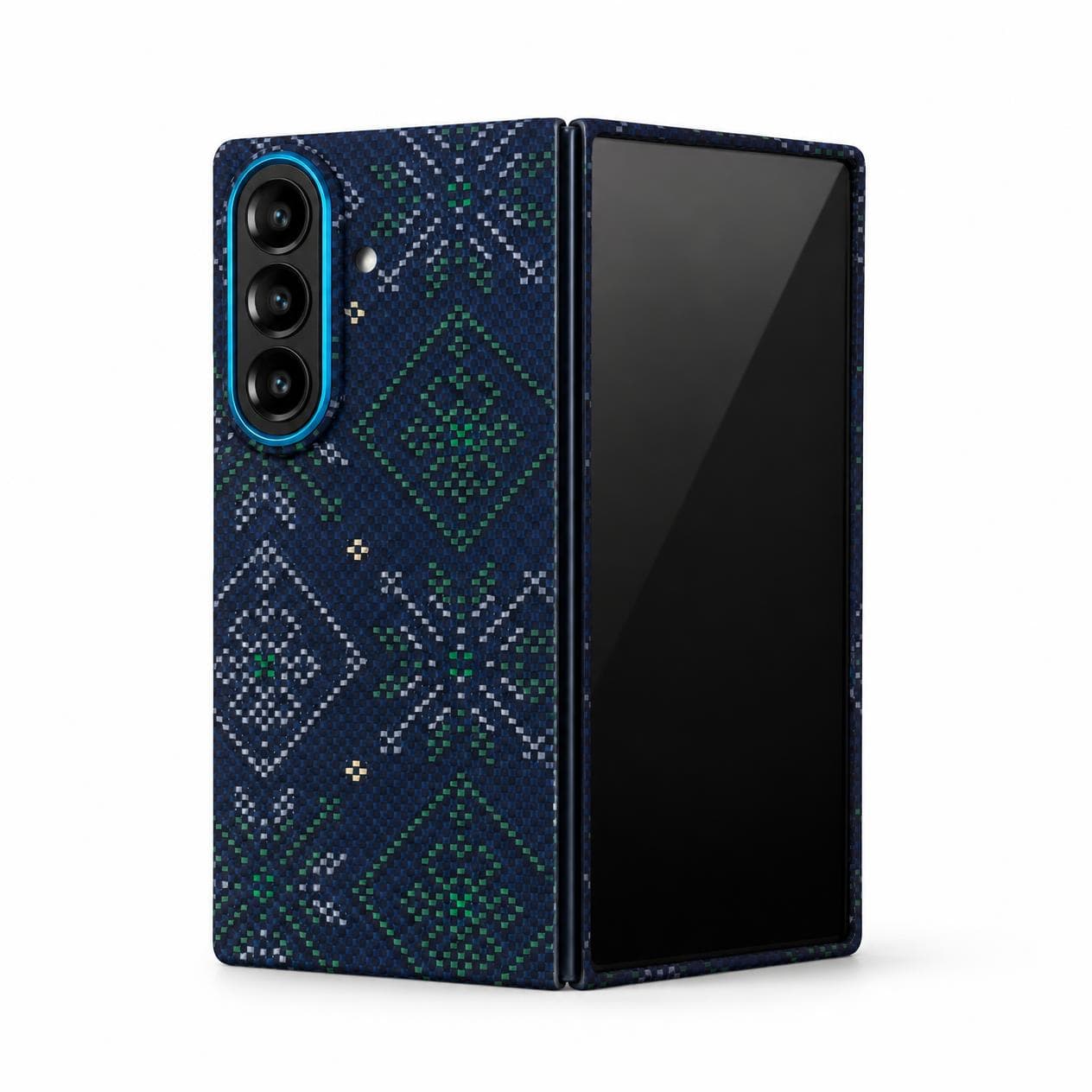 كفر كاربون فايبر Galaxy Z Fold8 Ultra نقشة هندسية زرقاء وخضراء — على الجهاز